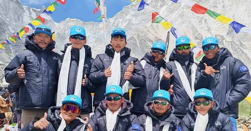 सगरमाथामा बाटो खोल्ने र डोरी टाँग्ने काम सकियो, आरोहण सिजन औपचारिक रूपमा सुरु