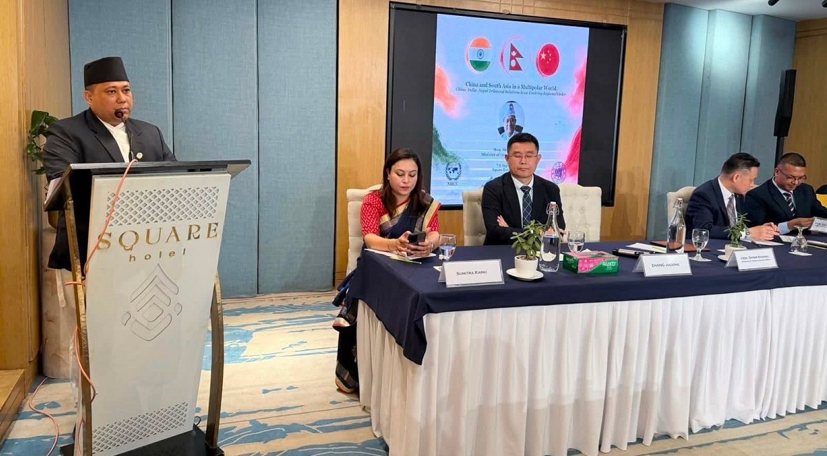 नेपालले चीन र दक्षिण एसियाको बिचमा सेतुको काम गर्छ : परराष्ट्रमन्त्री खनाल