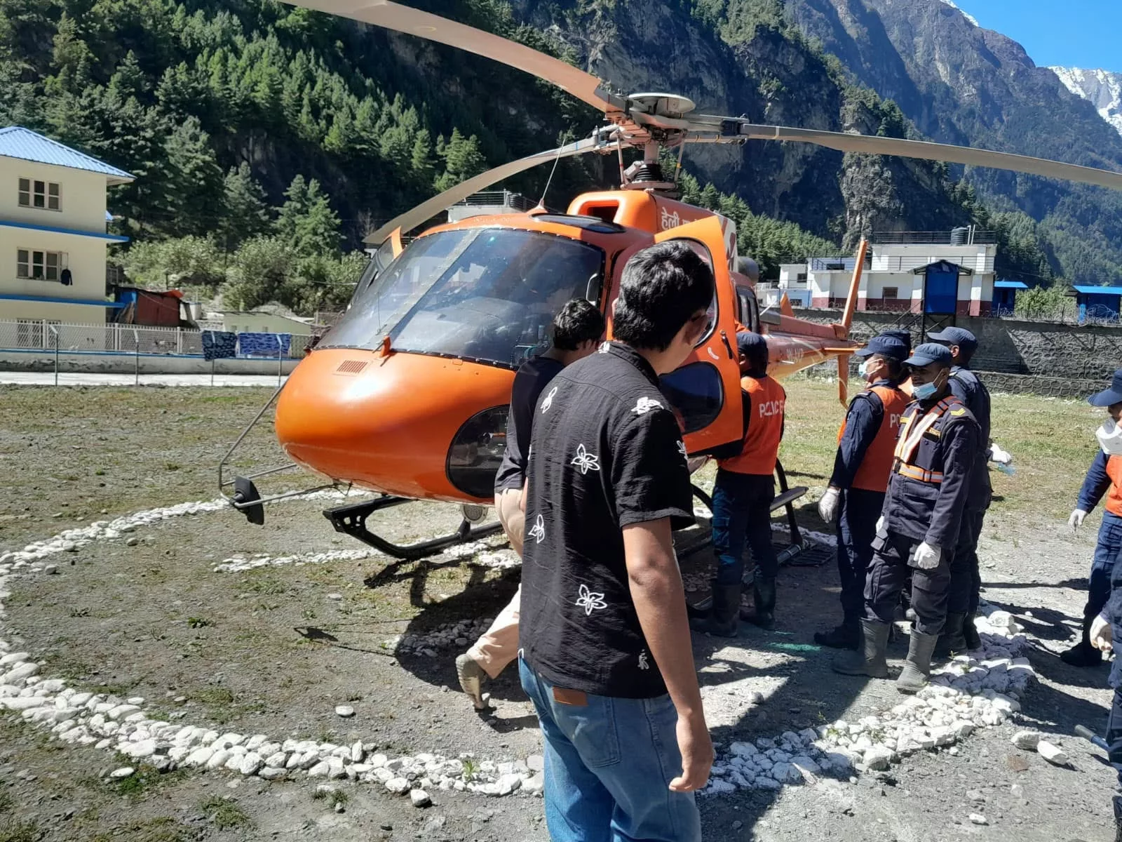 हिम्लुङ हिमपहिरोमा परेका थप ३ जनाको शव फेला, ९ जना अझै सम्पर्कविहीन