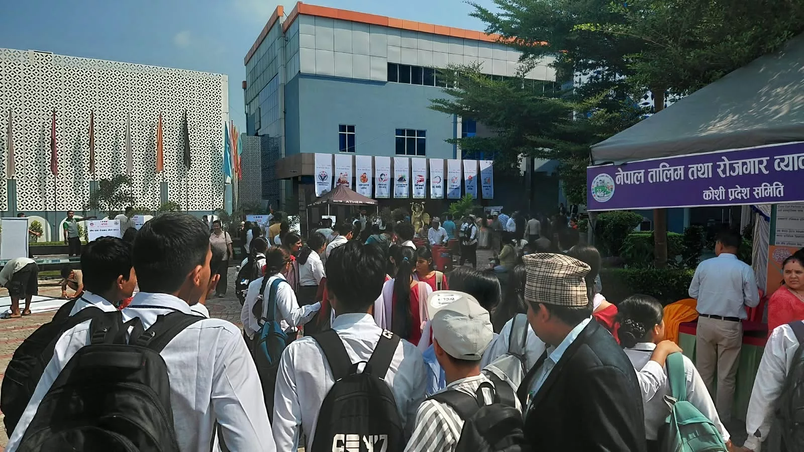 युवालाई रोजगारसँग जोड्न इटहरीमा सुरु भयो ‘सीप तथा रोजगार मेला’
