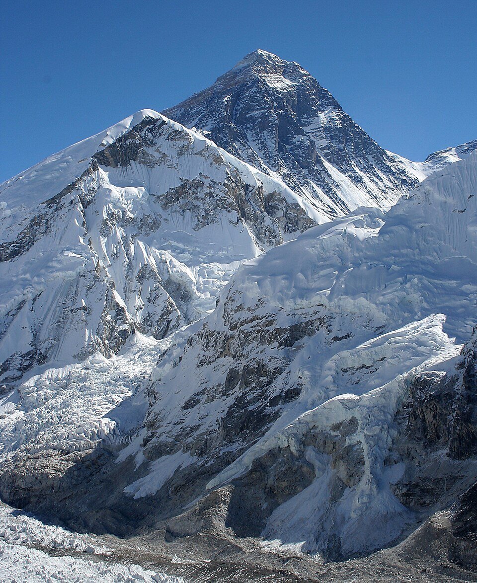सगरमाथा आरोहणका लागि अनुमति लिने आरोहिको सङ्ख्या बढ्दै