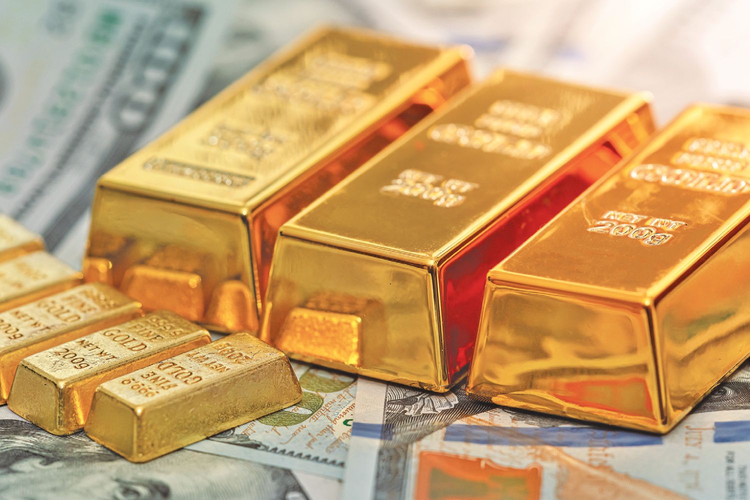 सुनको भाउ तीन लाख नाघ्यो, चाँदी पनि महँगियो