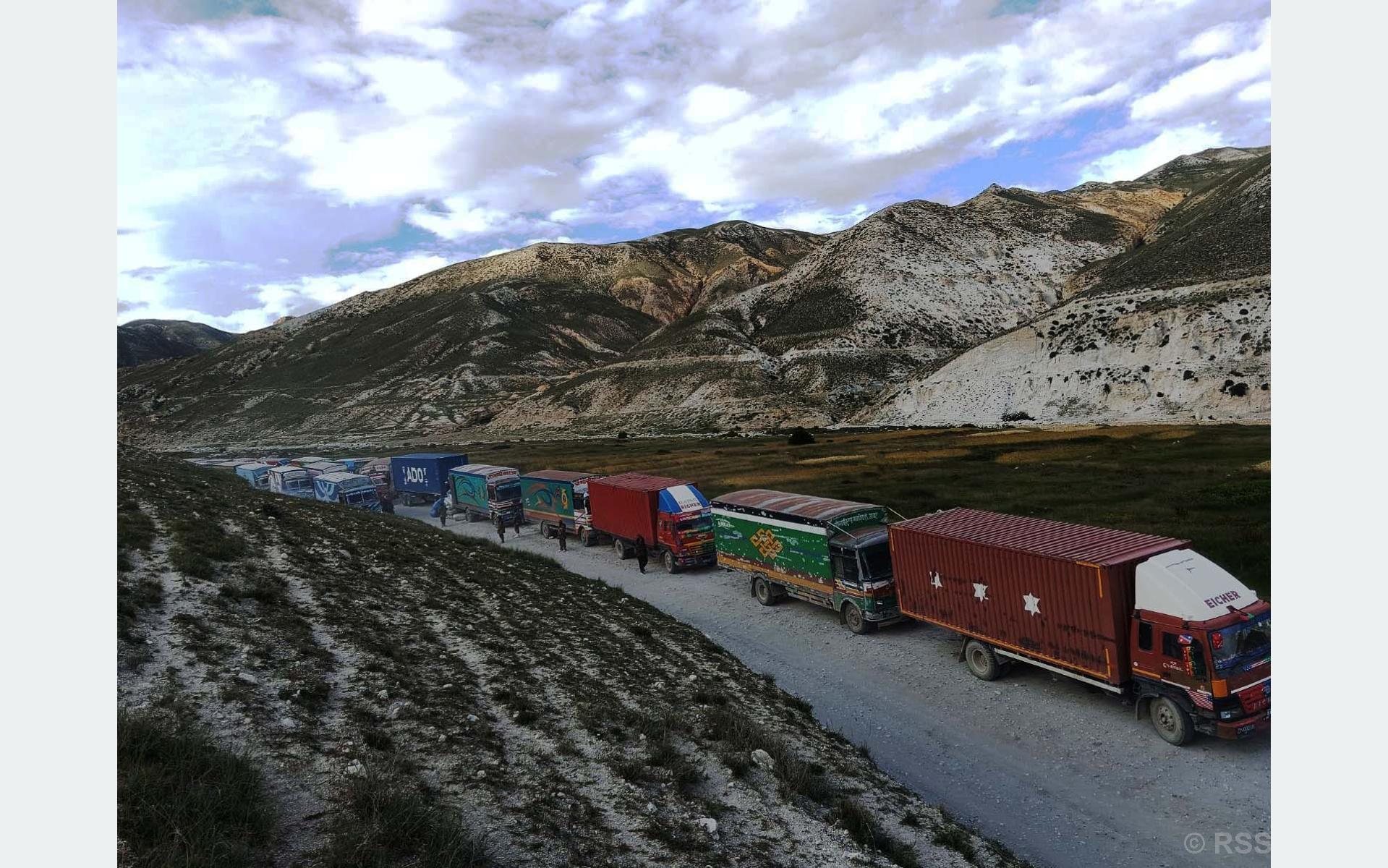उत्तरका दुई नाका बन्द हुँदा कोरला बन्यो मुख्य व्यापारिक मार्ग