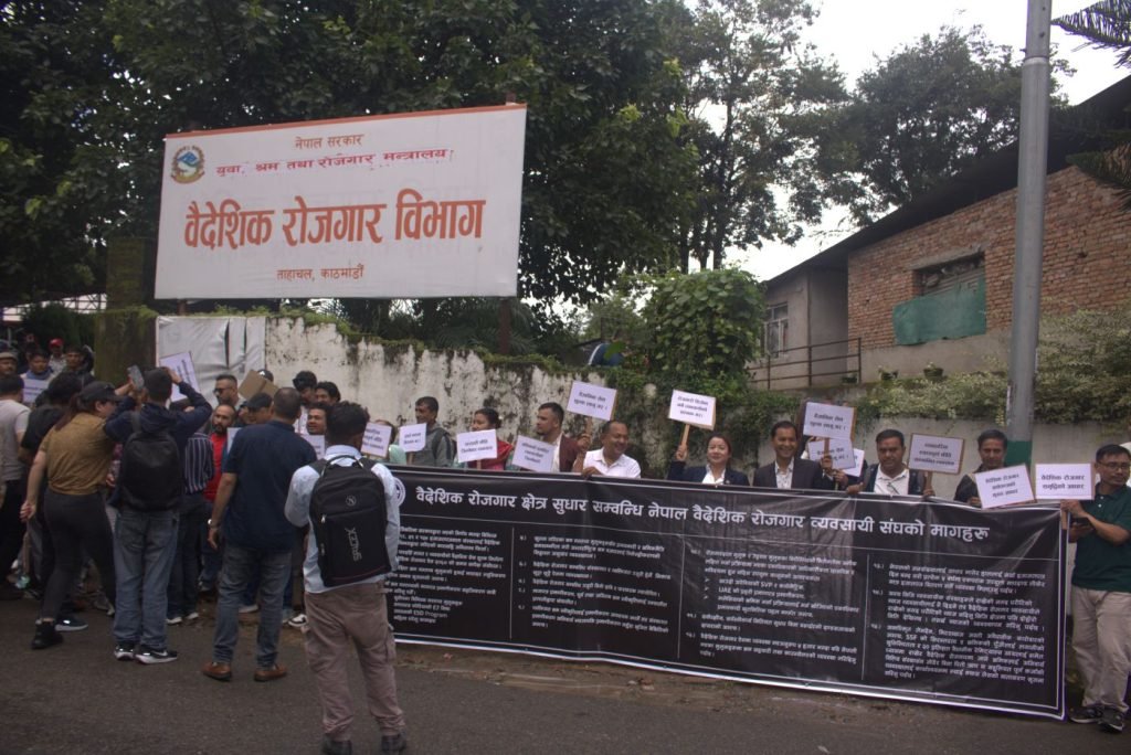 भदौ १ देखि श्रमिक रोक्ने चेतावनीबीच संघले बुझायो १५ बुँदे ज्ञापनपत्र