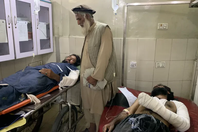 पाकिस्तानबाट फर्किरहेका अफगान शरणार्थी बोकेको ट्रक दुर्घटना हुँदा १८ जनाको मृत्यु