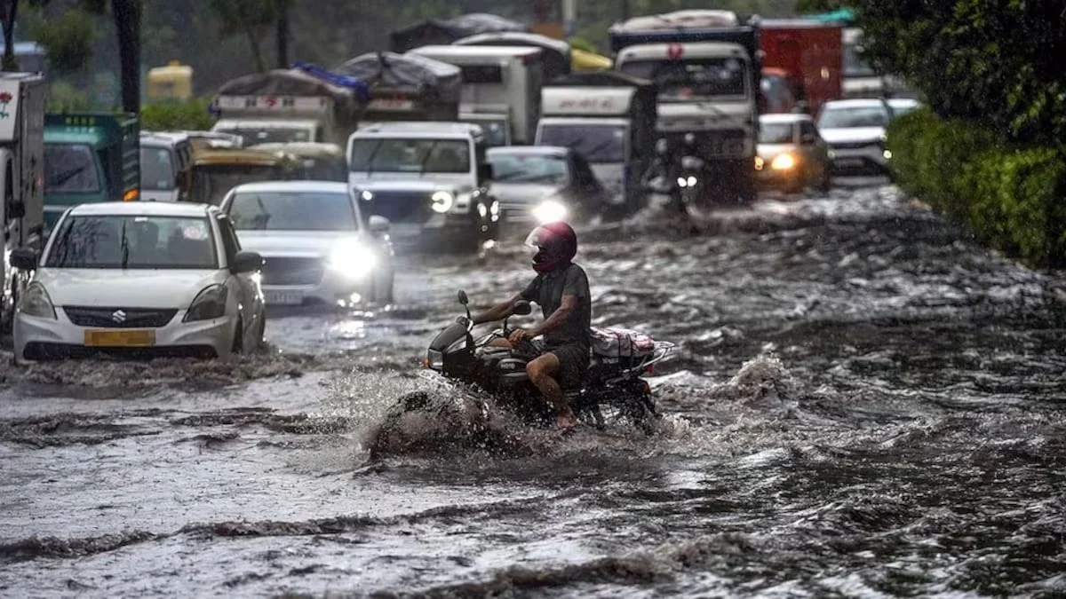 भारतका बाढीको वितण्डा : यूपीमा ६२ जनाको मृत्यु, केदारनाथ यात्रा स्थगित