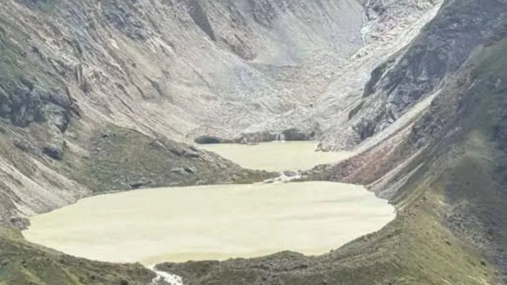 भुटानमा हिमताल फुट्यो : भारतका तटीय क्षेत्रमा 'रेड अलर्ट'