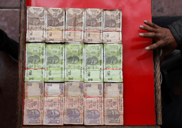 इरान युद्धको असर : इतिहासकै कमजोर अवस्थामा पुग्यो भारतीय रुपैयाँ