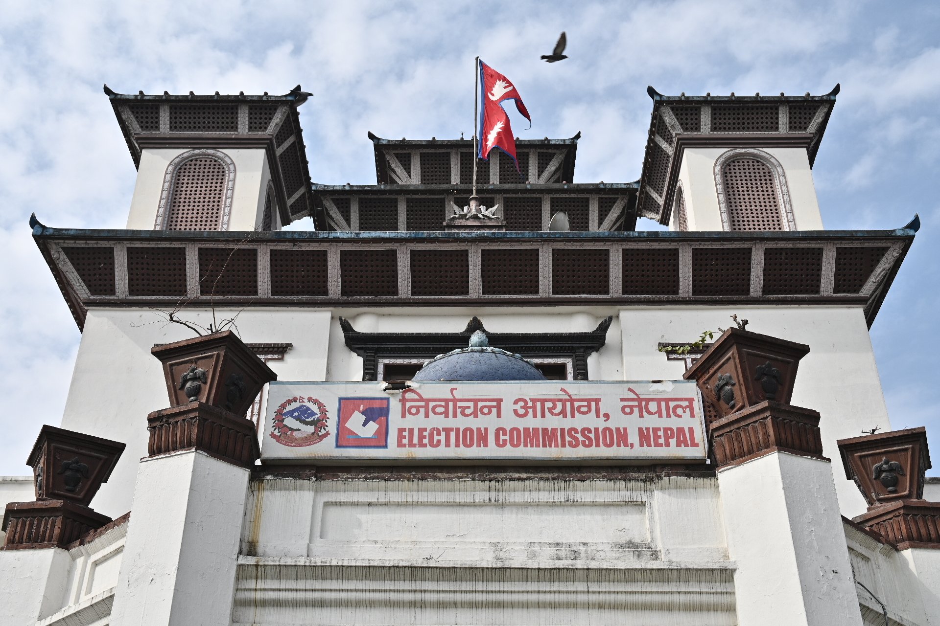 विदेश र अन्तरजिल्ला मतदानबारे आयोगले छलफल गर्दै