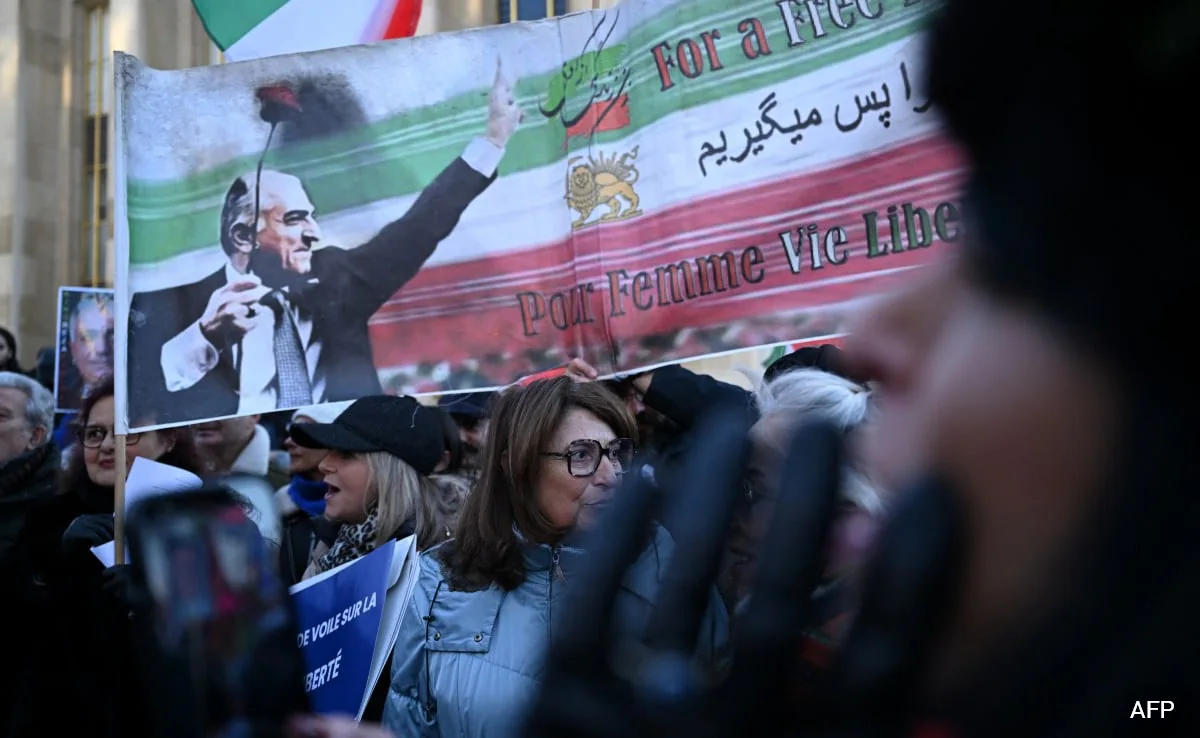 इरानको स्थिति खराब: प्रदर्शनका क्रममा प्रहरीको हत्या, इन्टरनेट सेवा समेत बन्द