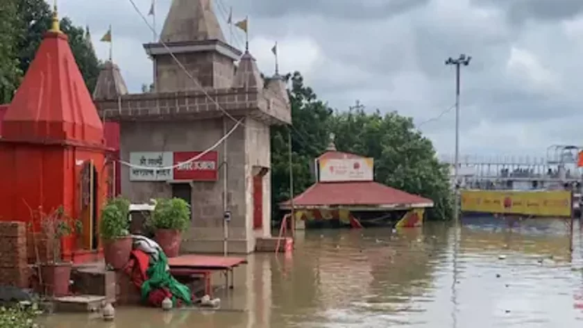 उत्तर प्रदेशमा अविरल वर्षापछि बाढी, ७ जनाको मृत्यु