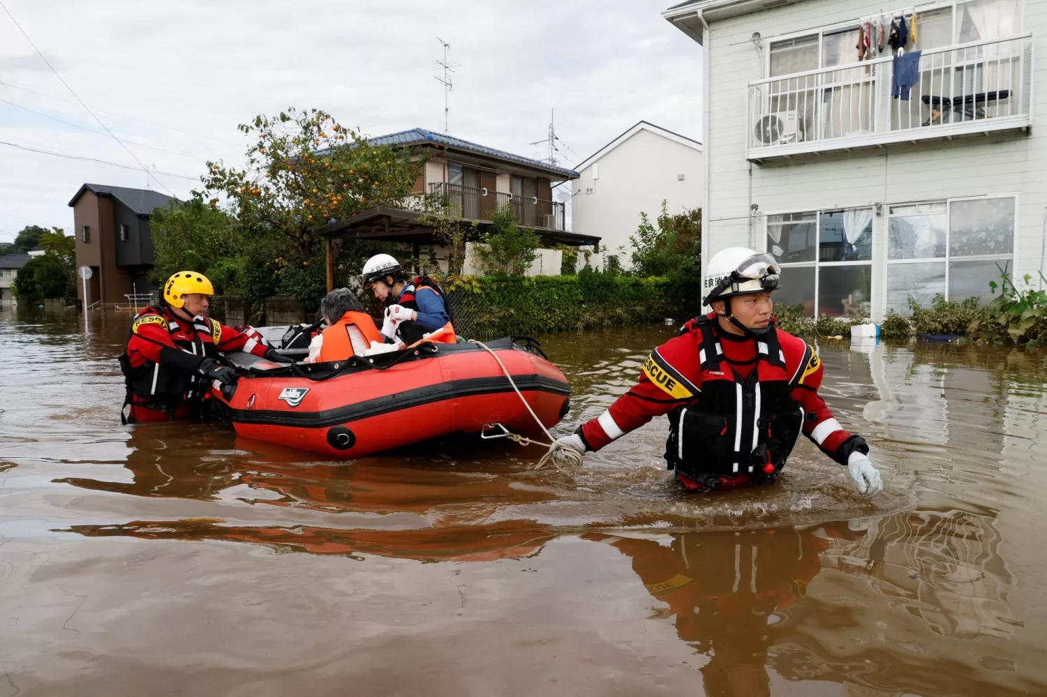 टाइफुन डुजुआनका कारण जापानमा बाढी र पहिरो: ९ जनाको मृत्यु, ४ बेपत्ता