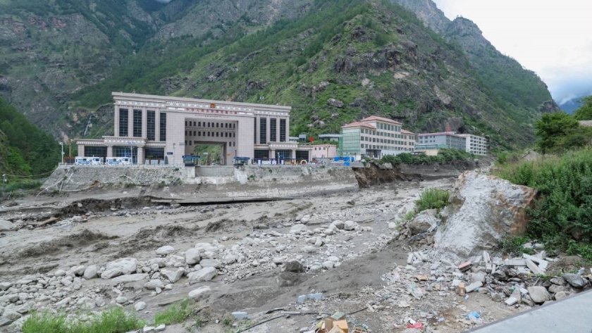 केरुङमा अलपत्र नेपालीलाई तातोपानी हुँदै नेपाल ल्याइने