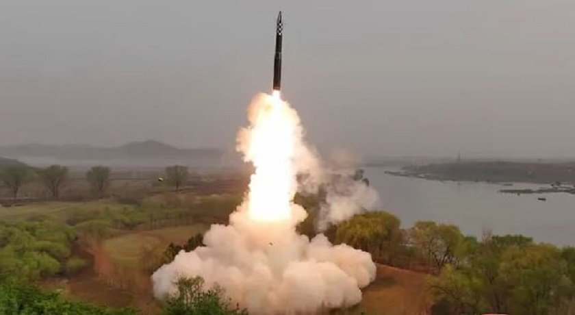 तनावबिच उत्तर कोरियाद्वारा १० वटा क्षेप्यास्त्र प्रहार