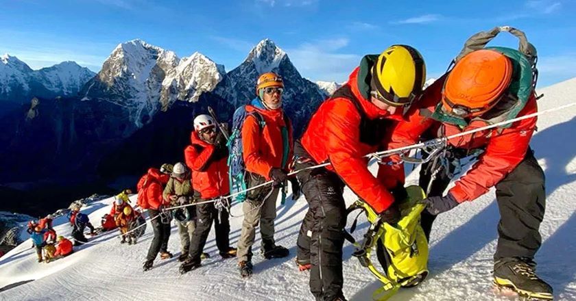 हिमाल चढ्न २३ देशका ५८ विदेशी नेपालमा