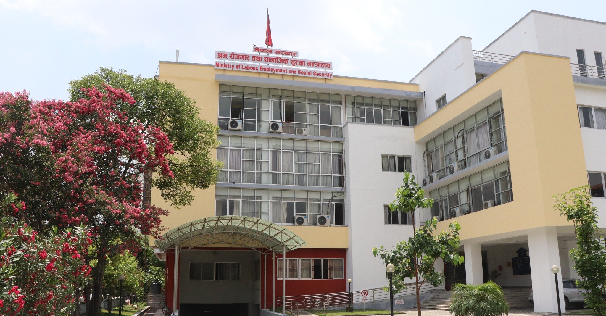 अब श्रम मन्त्रालयका कर्मचारीले उपहार लिन र अफिसमा सामाजिक सञ्जाल चलाउन नपाउने
