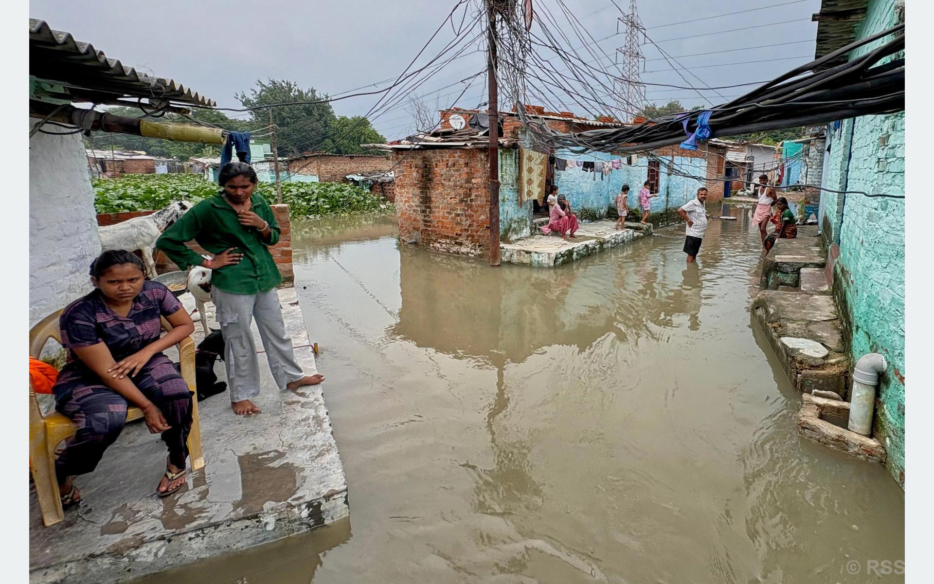 भारतमा बाढी पहिरोमा परेर ६२ जनाको मृत्यु