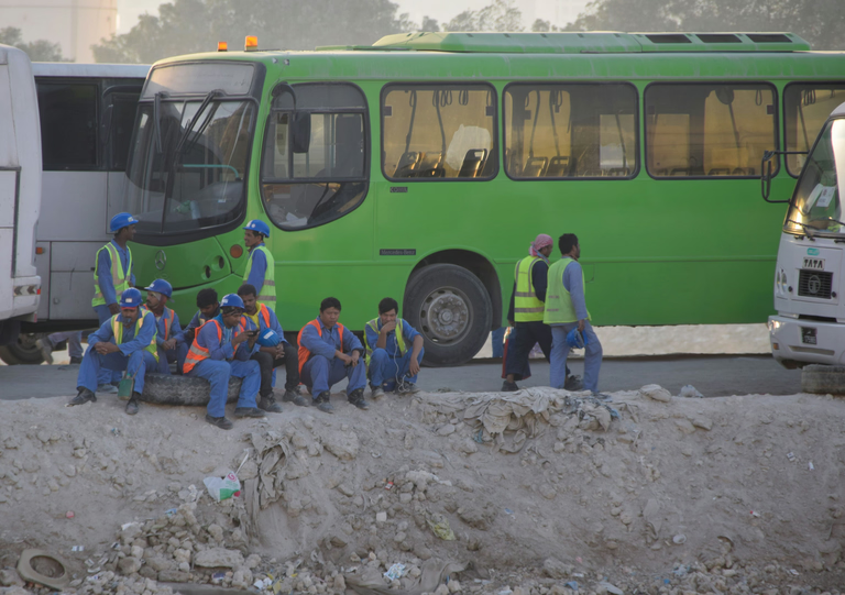 कतारमा श्रमिक अधिकार उल्लंघन गरे कम्पनी नै कारबाहीमा